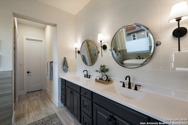 Listing photo id 21 for 2119 Kerrisdale Dr.