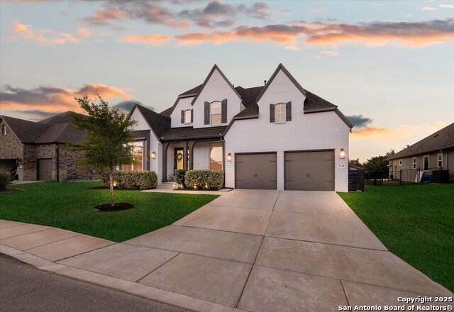 Listing photo id 2 for 2119 Kerrisdale Dr.