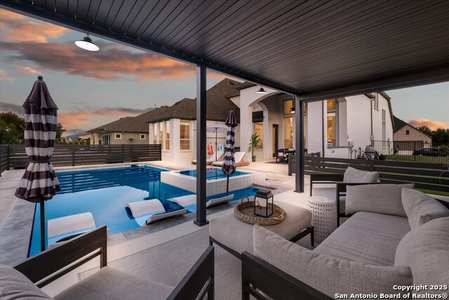 Listing photo id 38 for 2119 Kerrisdale Dr.