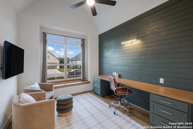 Listing photo id 5 for 2119 Kerrisdale Dr.