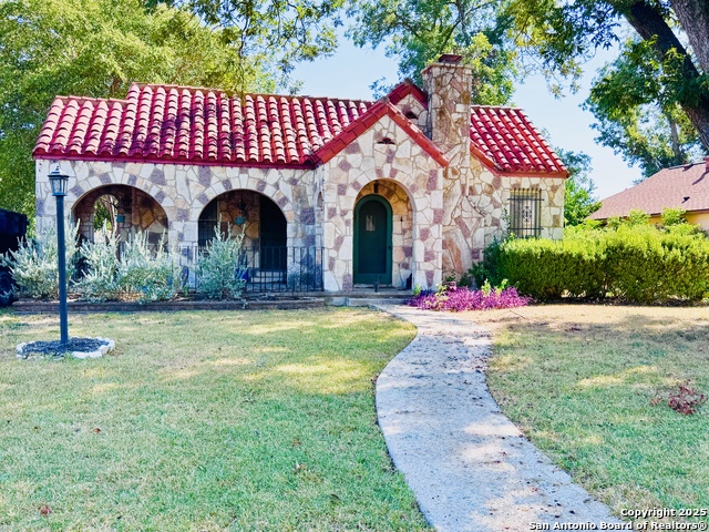 Image 2 of 13 For 817 Bismark