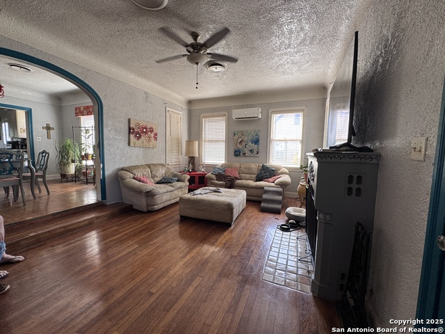 Image 3 of 13 For 817 Bismark