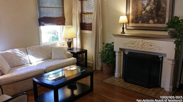 Image 4 of 13 For 817 Bismark