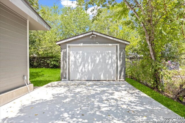 Image 27 of 31 For 1735 Center