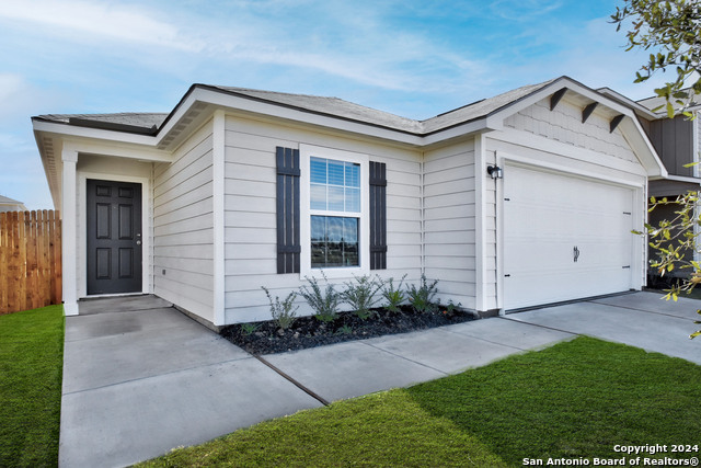 Listing photo id 0 for 11975 Luckey Villa