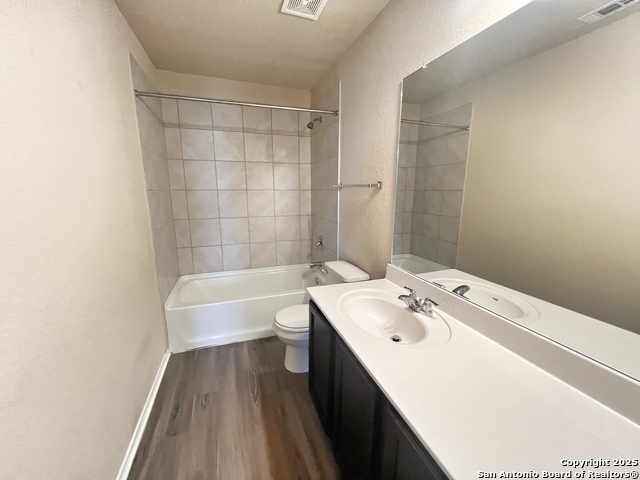 Listing photo id 17 for 1616 Stone House