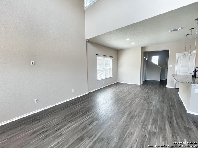 Listing photo id 3 for 1616 Stone House