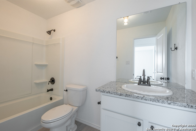 Image 18 of 26 For 9051 Navarro Vista