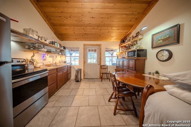 Listing photo id 18 for 1769 Fm 536