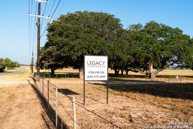 Listing photo id 21 for 1769 Fm 536