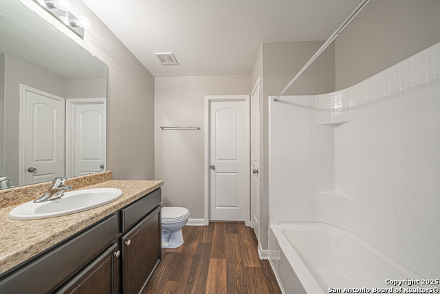 Listing photo id 11 for 3607 Southton