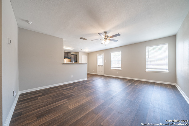 Listing photo id 0 for 3607 Southton