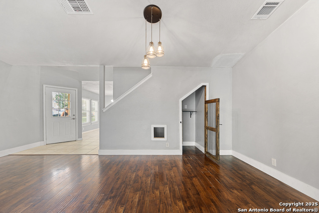 Listing photo id 10 for 9735 Fortune Ridge