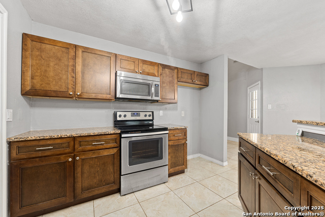 Listing photo id 13 for 9735 Fortune Ridge