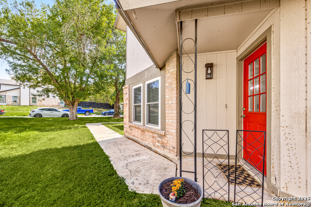 Listing photo id 2 for 9735 Fortune Ridge