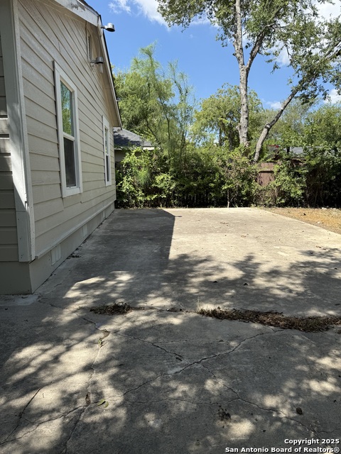 Listing photo id 7 for 1519 Whitman