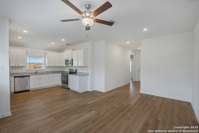 Image 11 of 32 For 16044 Imes Way