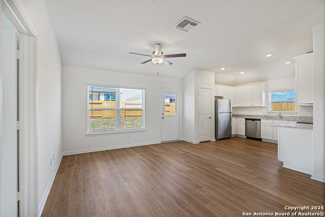 Image 5 of 32 For 16044 Imes Way