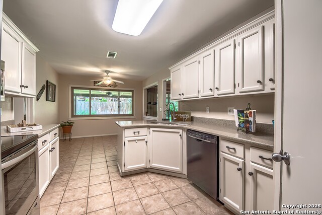 Listing photo id 15 for 16314 Falcon Hill