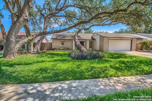 Listing photo id 1 for 16314 Falcon Hill