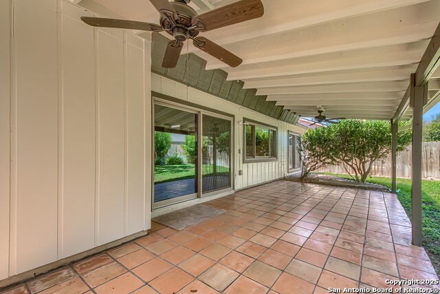 Listing photo id 33 for 16314 Falcon Hill