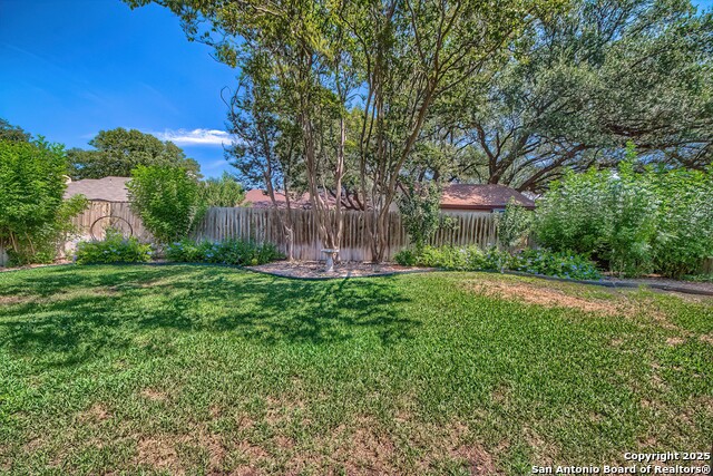Listing photo id 34 for 16314 Falcon Hill