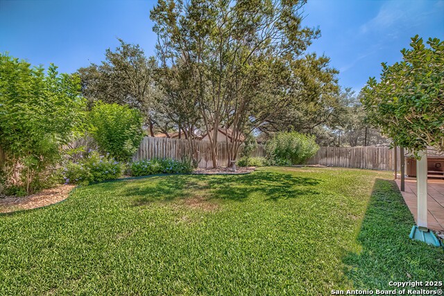 Listing photo id 35 for 16314 Falcon Hill