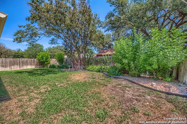 Listing photo id 39 for 16314 Falcon Hill