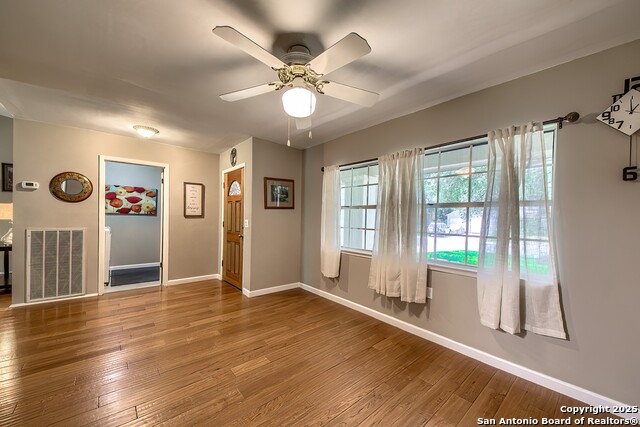 Listing photo id 6 for 16314 Falcon Hill