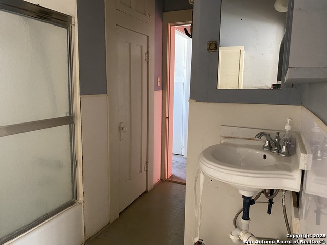 Listing photo id 15 for 100 Hillcrest Rd