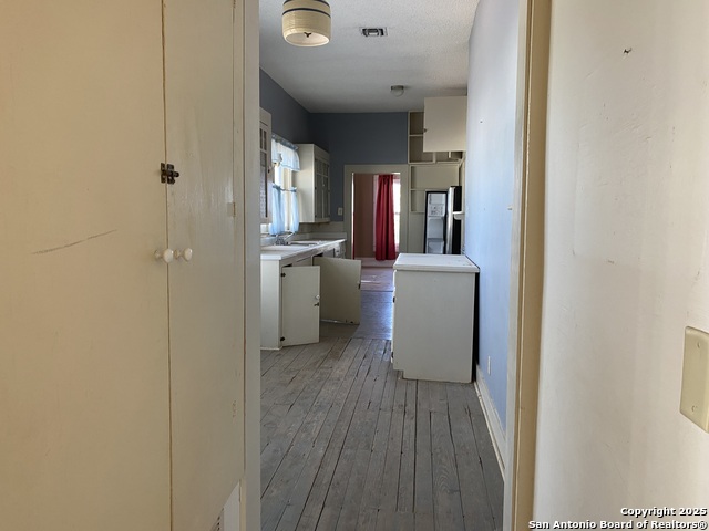 Listing photo id 5 for 100 Hillcrest Rd