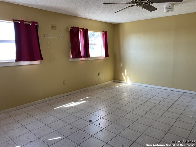 Listing photo id 7 for 100 Hillcrest Rd