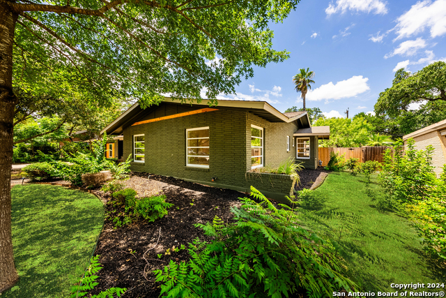 Image 5 of 45 For 423 Rockhill