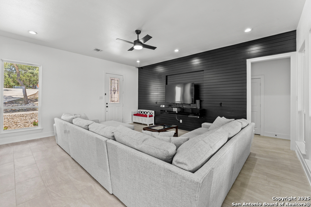 Image 6 of 43 For 1101 Persimmon