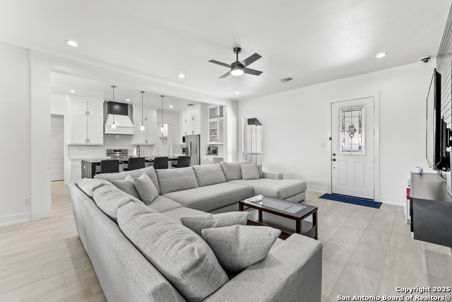 Image 7 of 43 For 1101 Persimmon