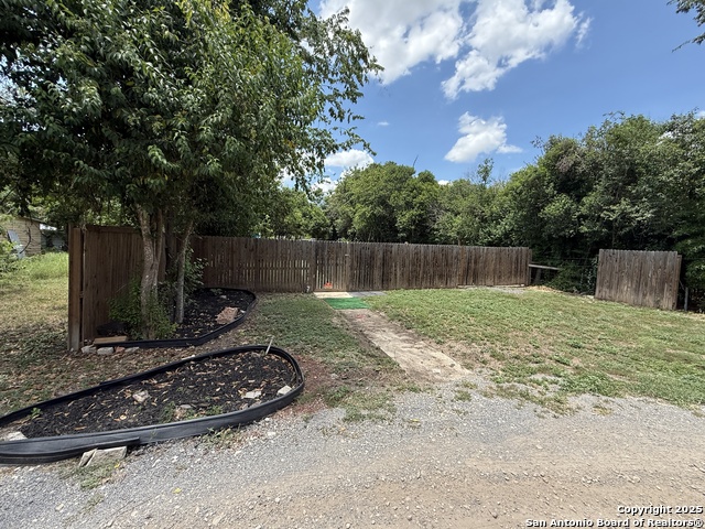 Details for 924 Roselawn, Seguin, TX 78155