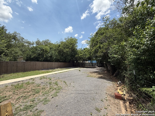 Image 3 of 12 For 924 Roselawn