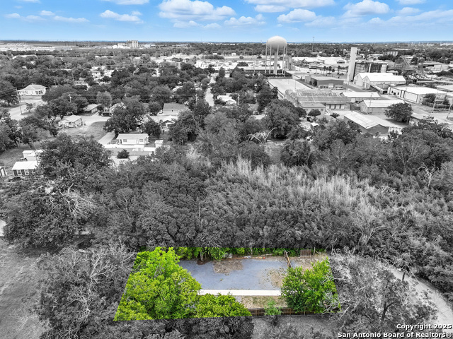 Image 9 of 12 For 924 Roselawn
