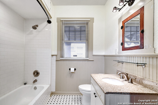 Image 11 of 20 For 901 Euclid  901