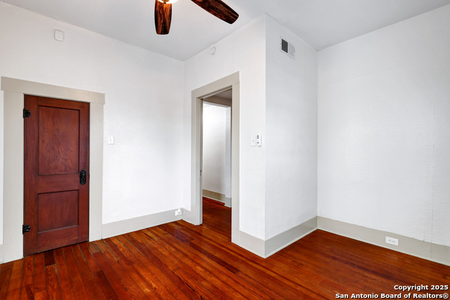 Image 17 of 20 For 901 Euclid  901