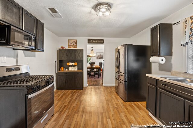 Listing photo id 10 for 1485 Mill W