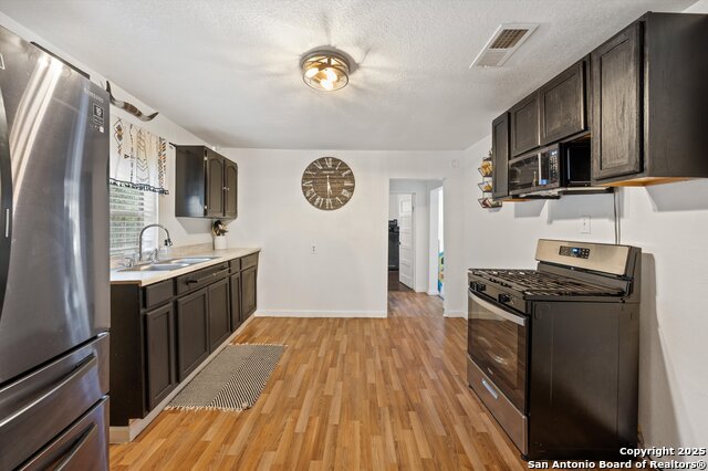 Listing photo id 11 for 1485 Mill W