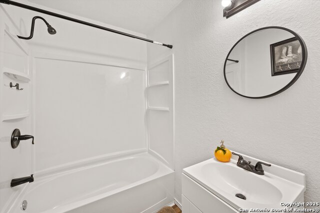 Listing photo id 19 for 1485 Mill W