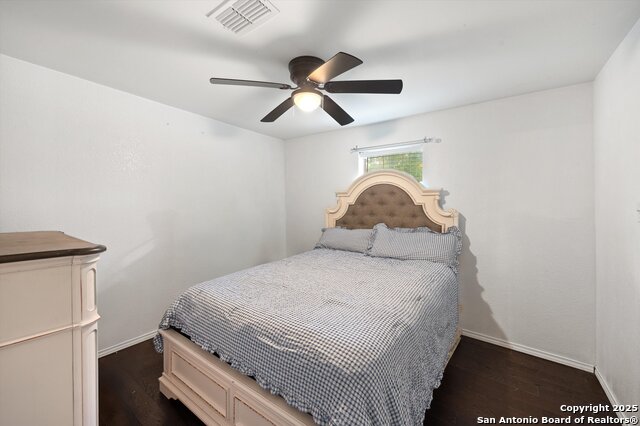 Listing photo id 21 for 1485 Mill W