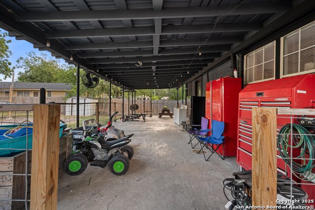 Listing photo id 26 for 1485 Mill W