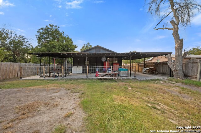 Listing photo id 27 for 1485 Mill W