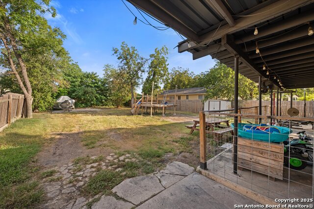 Listing photo id 28 for 1485 Mill W