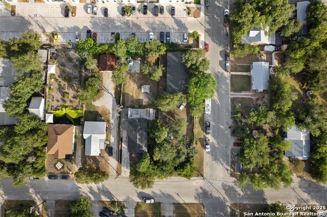 Listing photo id 32 for 1485 Mill W