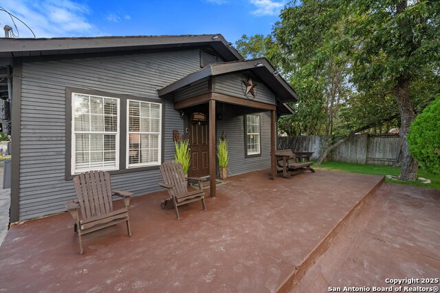 Listing photo id 2 for 1485 Mill W