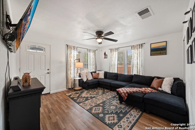 Listing photo id 7 for 1485 Mill W